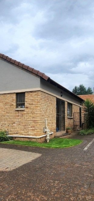 2 Bedroom Property for Sale in Langenhovenpark Free State